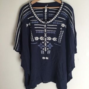 Mono Reno Embroidered Blousy/Tunic/Top is NWOT! Size Small (RUNS LARGE!)